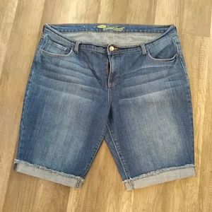 5/$20 🌈 ON Sweetheart Bermudas